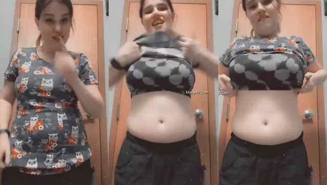 Desi Girl montre de gros seins - Une allumeuse amateur indienne chaude