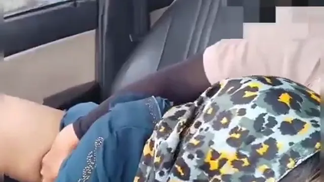 Hijabi Girl In Car Viral Sex Video - Masked Handjob Leaked MMS