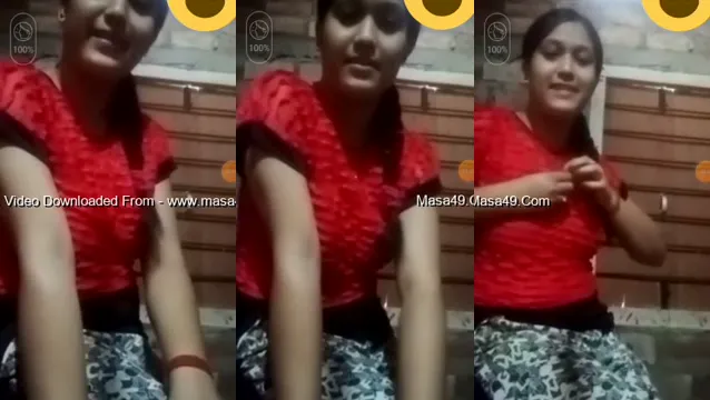 Desi Girl Shows Her Boobs and Ass - Viral Leaked Tease