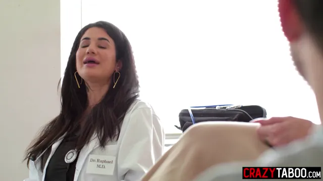 Büyük Göt Genç İlk Kez Fışkırtma - Doktor POV Sert Sikiş