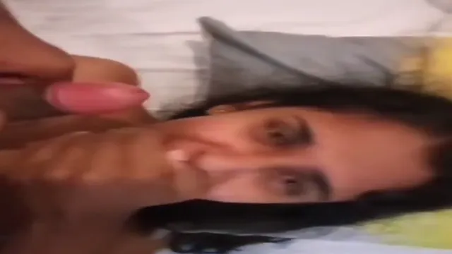 Watch Desi Girlfriend Pipe - Une copine indienne en chaleur suce la bite de son petit ami comme un pro full viral video leaked