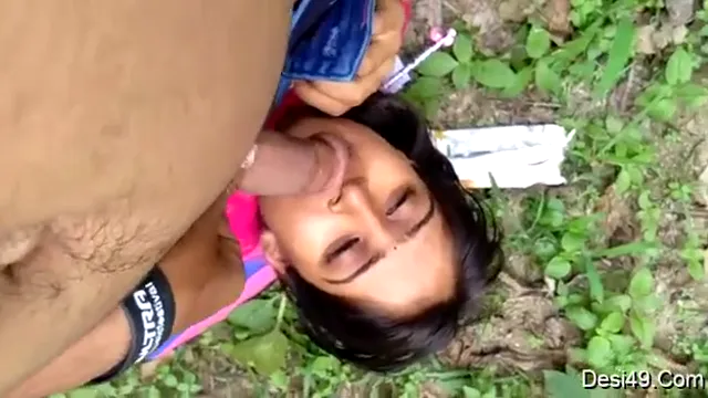 Viral Jungle Sex Desi Girl Village - Het Desi Girl in Village Jungle 🔥