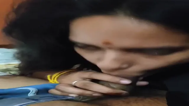 Kız Arkadaşı Derin Boğaz Erkek Arkadaşı - Çılgın Oral Seks Becerileri