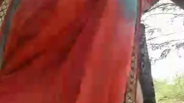 Banjaran Girl Julie mostra buceta indiana peluda - vídeo de sexo cigano Desi