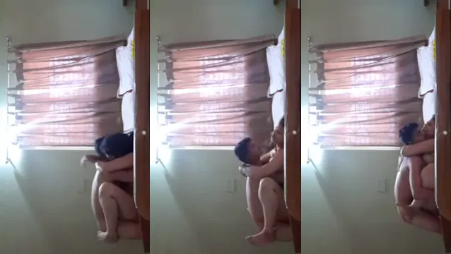 Desi Camgirl Wet Pussy - Hindi Webcam Strip Tease!