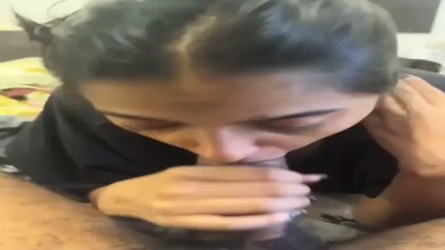 Nachbarsmädchen in enge Muschi gefickt – Indische Padosan-Sex-Session