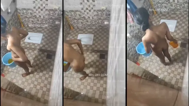 Irmã Tamil tomando banho secretamente capturada - Hot Desi Hidden Cam vazada
