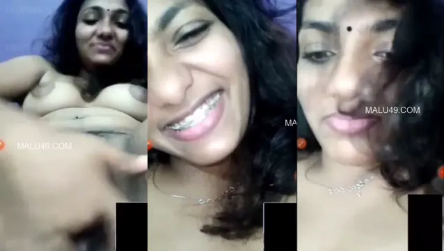 Sexy Desi Mallu Shows and Fingering - Insane Indian Solo Leaked