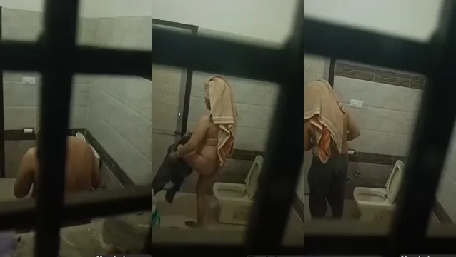 Desi Aunty Viral MMS - Horny Alone Aunty Fucks Pervert Hard