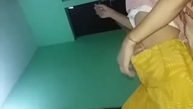 Escándalo sexual de estudiantes universitarios de Kanpur - Video filtrado de una adolescente india cachonda