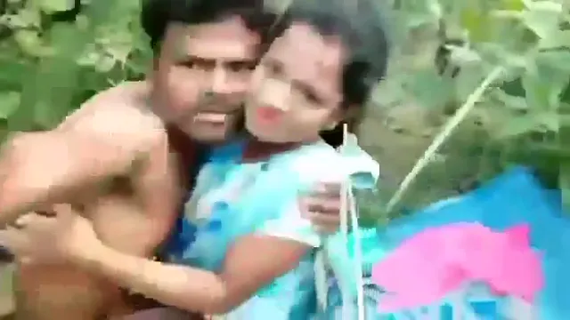 College GF Jungle Outdoor Fucking - Viral Desi XXX Video