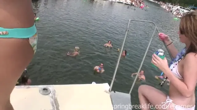 Festa de Bonecas de Barco - Orgia de Iate Selvagem com Modelos de Luxo