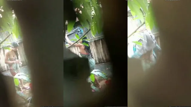 Grannfru badar Video - Grannfru badar Het läckt video