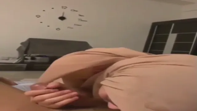 Sarhoş Arap Dubai Kızı Hintli Erkek Arkadaşıyla Viral Seks MMS'i Sızdırdı