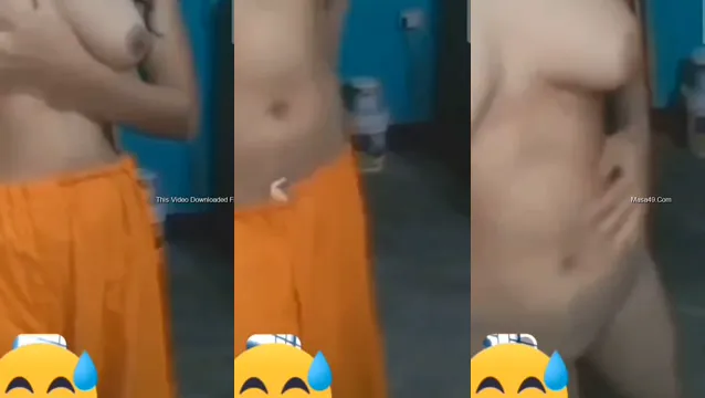 Desi Girlfriend Boobs Show Dla Kochanka - Desi Girlfriend Boobs Show Viral