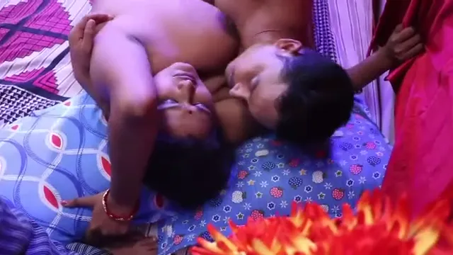 Sarala Bhabhi Web Series EP3 - Indisk MILF Hot Scene läckt