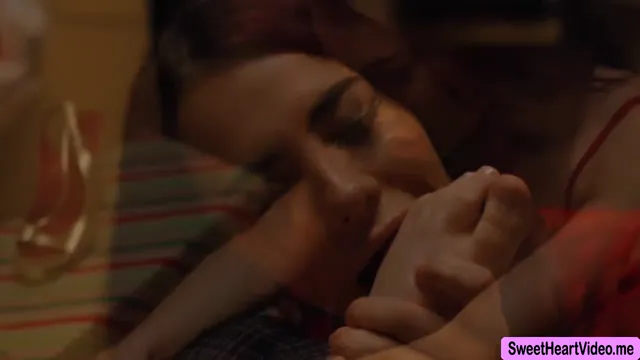 Noel Arifesi Lezbiyen Ayak Fetişi - Sabina Rouge & Jessie Saint Am Yalama Orgazm