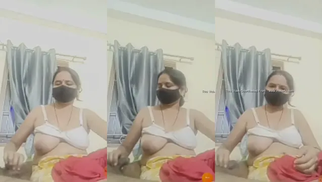 Desi Bhabhi Handjob Video - شاهد Desi Bhabhi's Hot Handjob