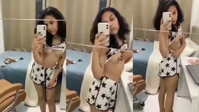 La ragazza sexy desi mostra le tette - provocazione selvaggia all'aperto