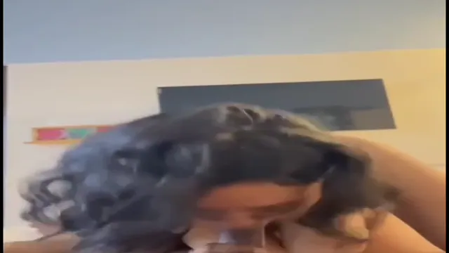 College-Freundin enge Muschi im Hostelzimmer gefickt – wilder Amateur-Sex