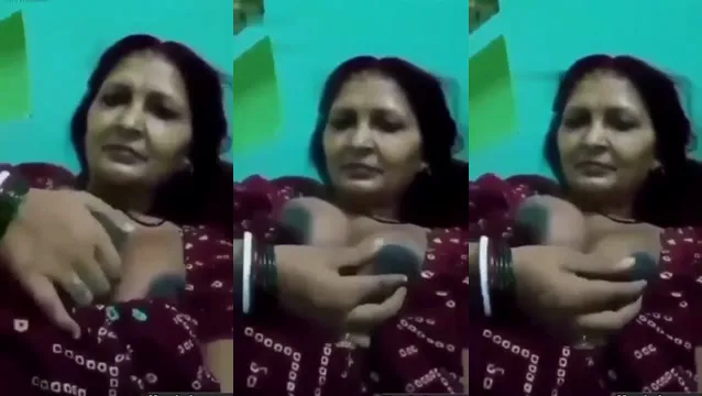 देसी आंटी बूब्स शो - देसी आंटी बूब्स हॉट शो देखें