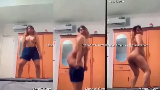 Horny Desi Girl Shows Boobs and Pussy - Leaked Viral Video