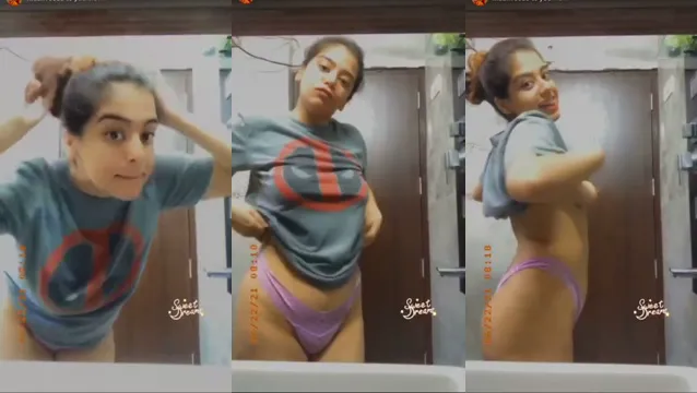 Cute Desi Girl Boob Show - কিউট দেশি মেয়ের হট বুব প্রেস