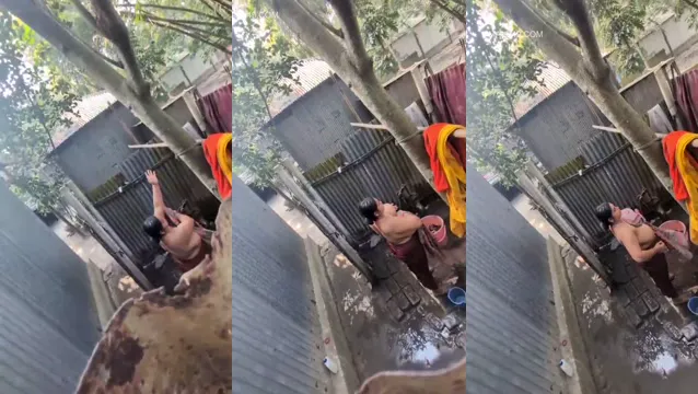 Desi Big Boob Bhabhi Bathing Capture - Hemligt badrum läckt video