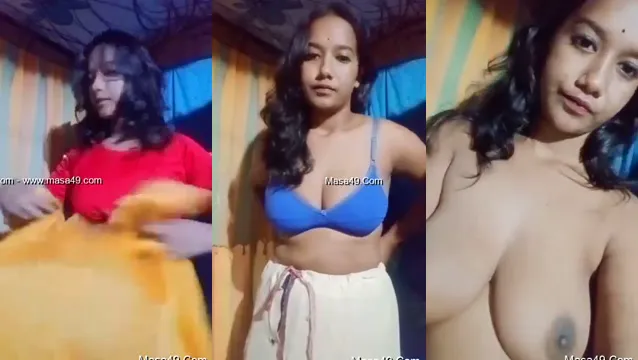 Hot Desi Girl Shows Her Boobs and Pussy - Viral Leaked Video