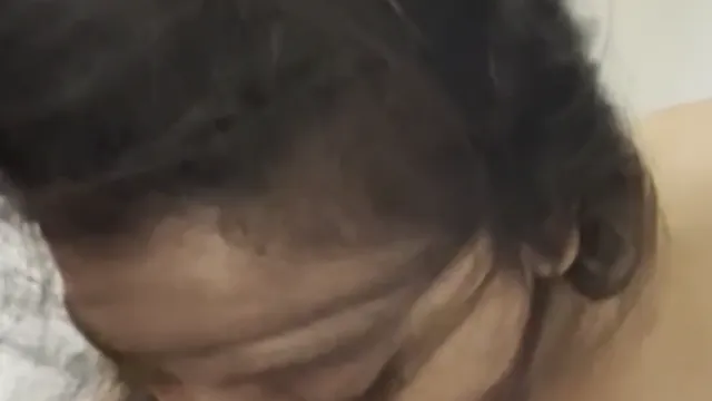 Roztomilá muslimská dívka jezdí na velkém penisu v hotelu - Desi Blowjob uniklé video