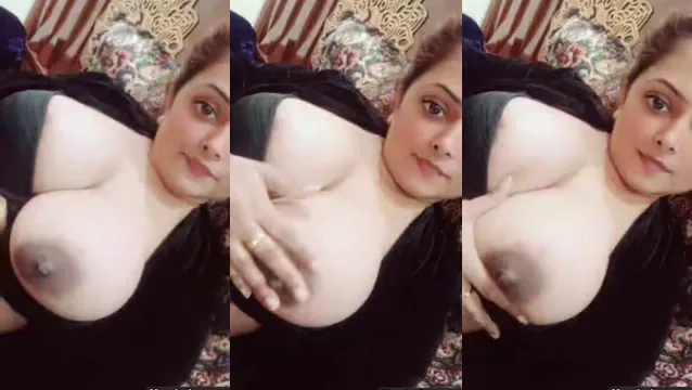 Horny Bhabhi Sucking Her Big Boobs - Viral Desi MMS Leaked