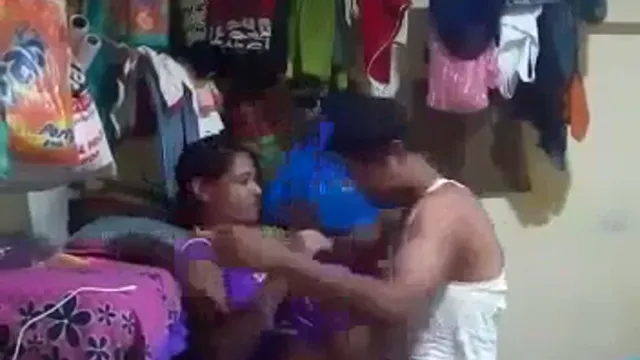 Cousin Sex Video - Video inquietante del cugino sorpreso e scopato a casa