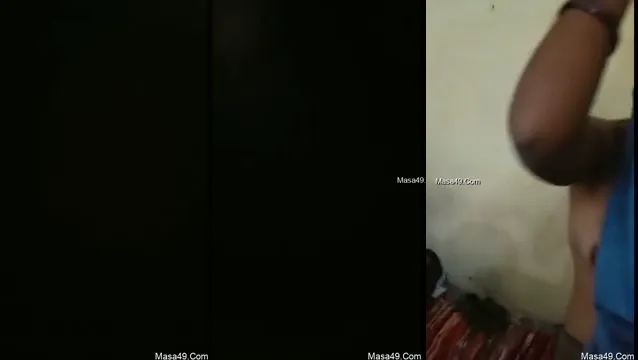 Desi dziewczyna pokazuje publicznie piersi – wyciekło szokujące wideo