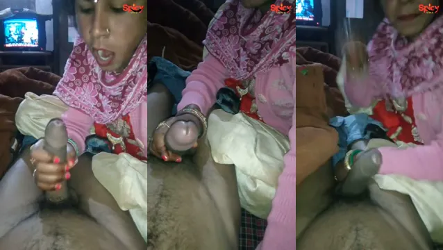Desi Aunty Oral Sex - আপনার বফে গার্লফ্রেন্ডের মা 🔥