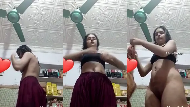 Desi Girl Boobs ujawniają - gorąca scena obciągania na świeżym powietrzu