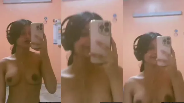 Desi Slim Girl Boobs Show - স্লিম মেডিকেল গার্লের বুক দেখুন