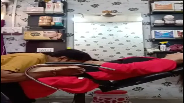 Scandalo con leccate di fica in un salone di bellezza indiano bollente - MMS trapelato!