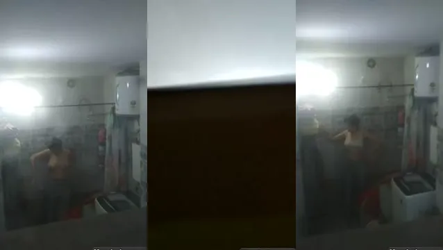 Desi Girl Bathing Naken Video - Desi Girls sexiga badrumsbadkar