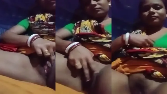 Village Bhabhi Parmak Lanet Onu Islak Kedi - Azgın Desi Milf Mastürbasyon