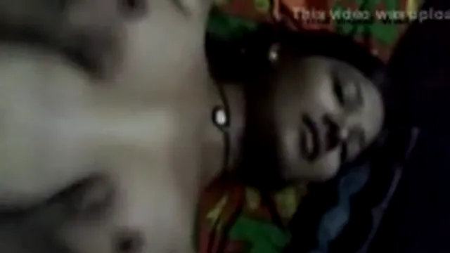 Taboo indiano zio nipote - Il vecchio seduce la ragazza con un grosso cazzo