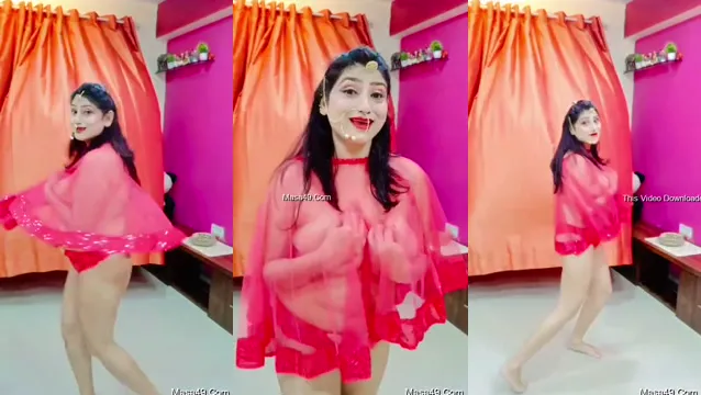भाभी के स्तन दिखाई दे रहे हैं - भाप से भरी आउटडोर मुठभेड़