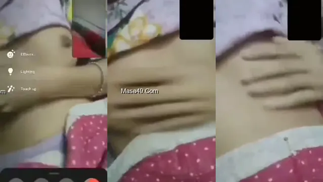 Chica desi muestra tetas - ¡Mírala burlarse de sus pechos en público!