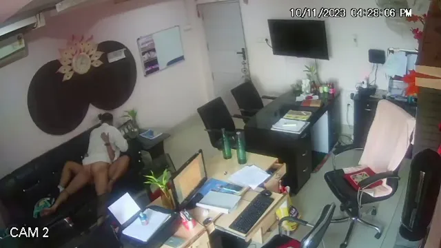 Tharki Ông chủ già fucks thư ký trẻ - Vụ bê bối văn phòng CCTV bị rò rỉ