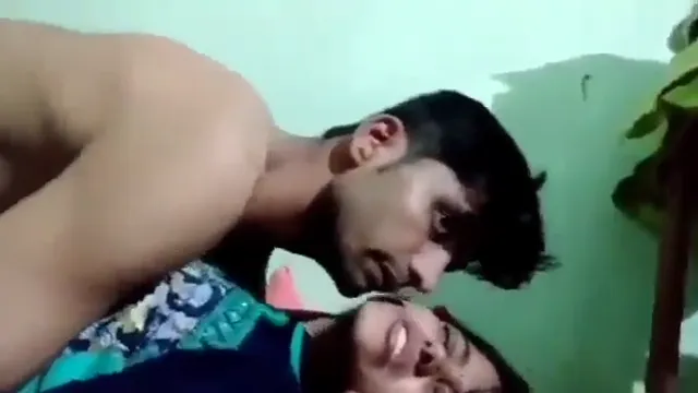 Hint Bakire GF İlk Kez Becerdin - Sevimli Genç Erkek Arkadaşı Kirazını Çıkarırken Yüksek Sesle İnliyor