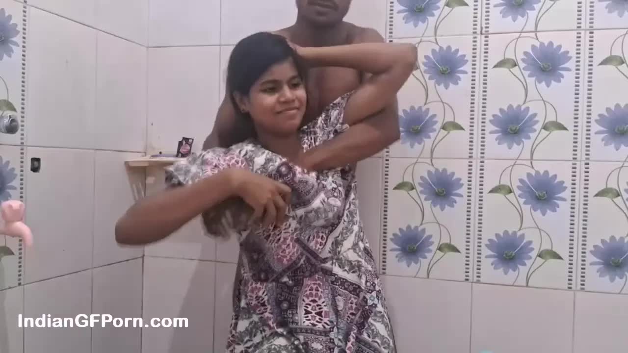 Leaked bathroom sex video  GF Sex Viral -  বাংলা বাথরুম  GF হট সেক্স!