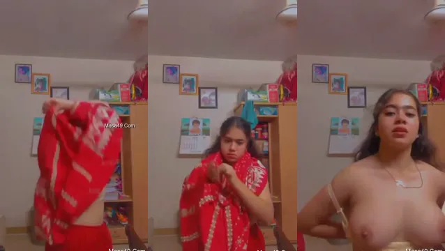 Sexy Desi Girl Boobs Reveal - Insane Public Tease