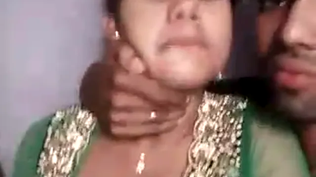 Village Desi Girl Kissing & Boob Pressing - Viral Leaked XXX Clip 2026