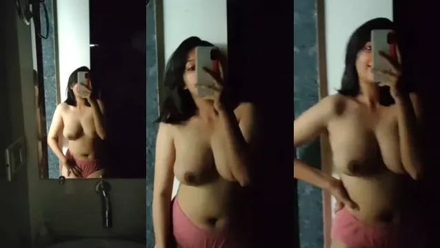 Spettacolo sexy di tette di una ragazza desi - Video domestico erotico in solitaria