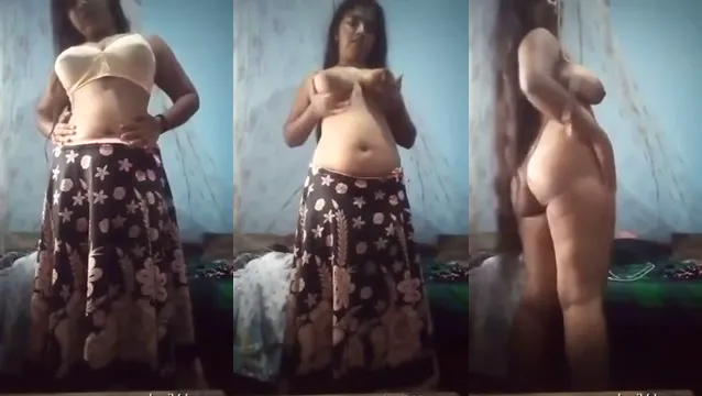 Big Ass Desi Girl Sexig Body Show - Hot Tease of Big Ass Desi Girl 🔥