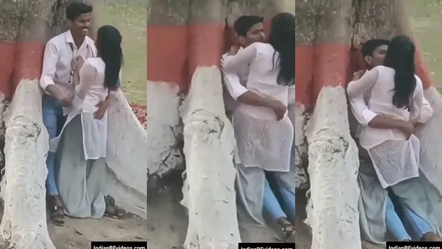 Watch Viral Park Sex MMS - Steamy Outdoor Leaked Encounter full viral video leaked